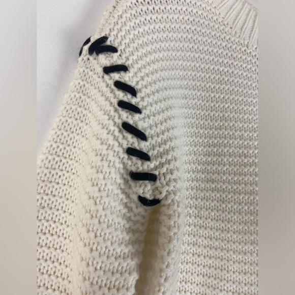 Design lab knit sweater with black detail. Women’s size medium. - Picture 3 of 12